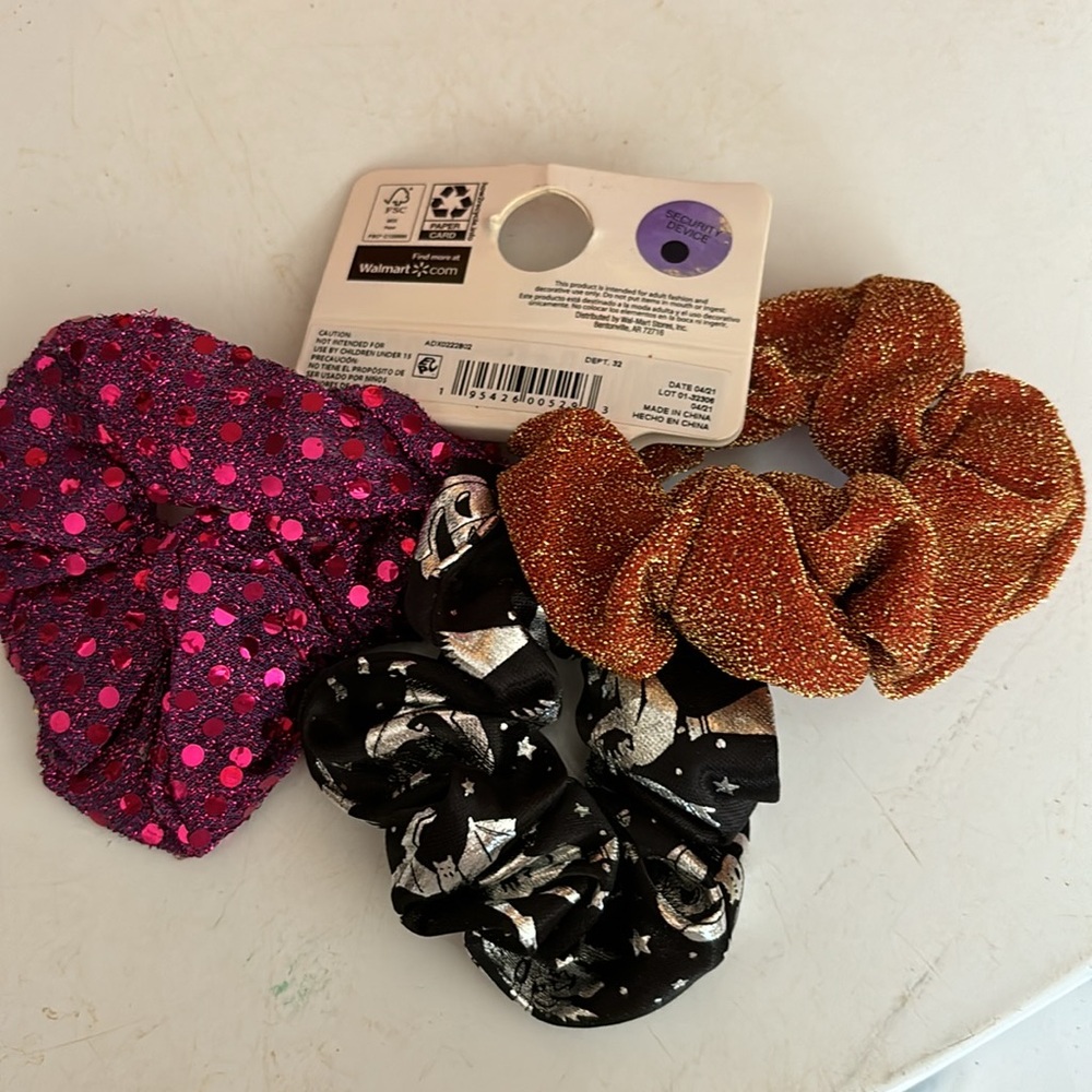 NWT Happy Halloween 6pc Bundle Pumpkins Jack-O-Lantern Scrunchies Necklace Socks